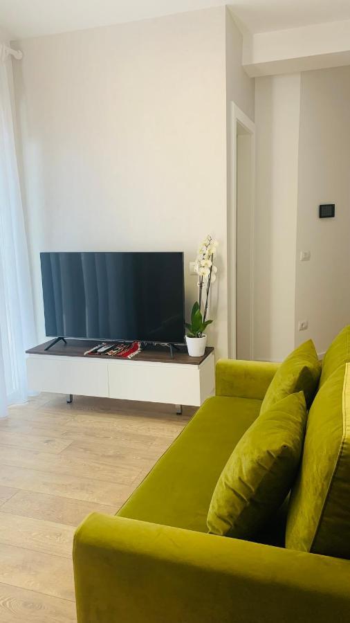 Proper Central Apartment Tiranë Ngoại thất bức ảnh