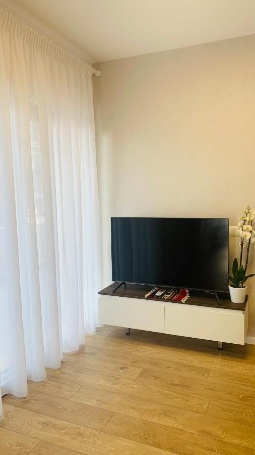 Proper Central Apartment Tiranë Ngoại thất bức ảnh