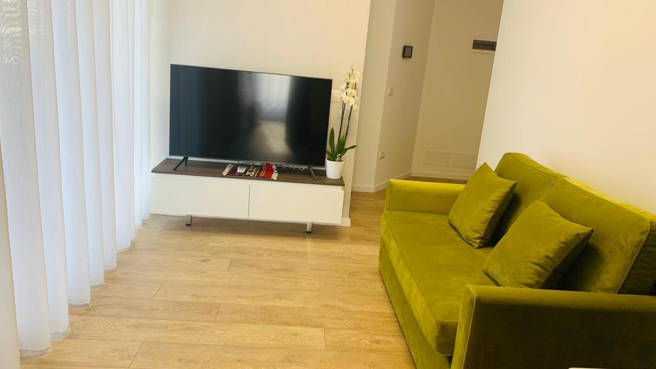 Proper Central Apartment Tiranë Ngoại thất bức ảnh
